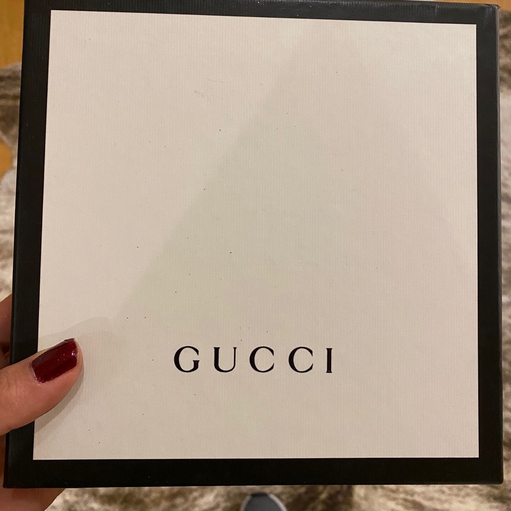 Gucci box. Fits belt size S/M
